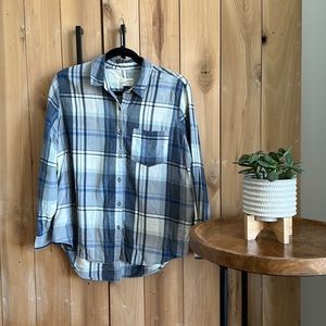 Universal Thread Blue Plaid Long Sleeve Button Up